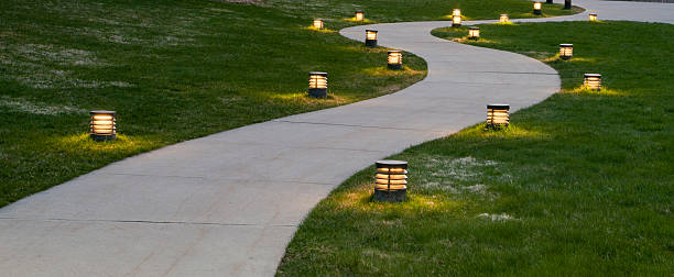 calçada à noite - pedestrian walkway - fotografias e filmes do acervo