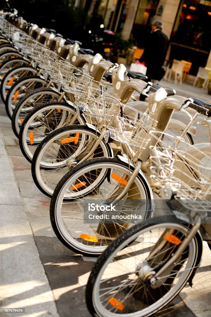 Paris bicicletas ergométricas - Foto de stock de Sistema de bicicletas públicas royalty-free