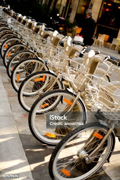 Foto de Paris Bicicletas Ergométricas e mais fotos de stock de Sistema de bicicletas públicas - Sistema de bicicletas públicas, Bicicleta, Bicicletário - Prateleira