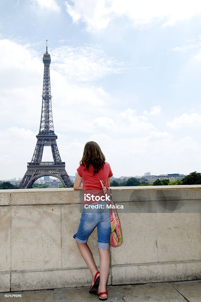 Student-Mädchen in Paris - Lizenzfrei Eiffelturm Stock-Foto