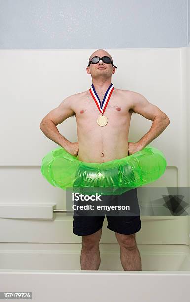 욕조 수영하다 챔피언 욕조에 대한 스톡 사진 및 기타 이미지 - 욕조, 남자, 수영-동작 활동