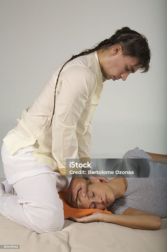 Shiatsu Zen thérapeute - Photo de Adulte libre de droits