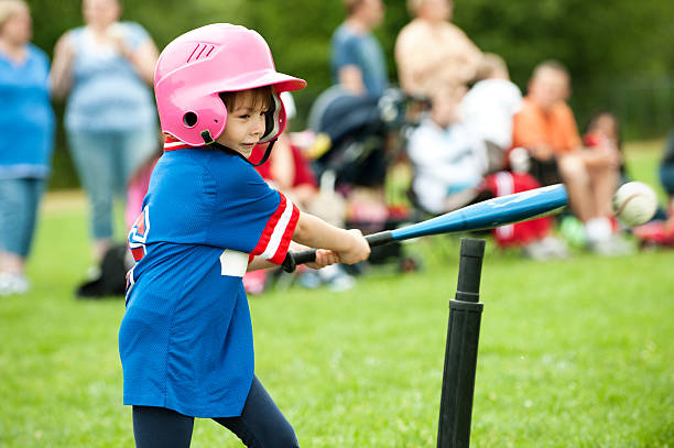 t-ball-hit - baseball hitting baseball player child stock-fotos und bilder