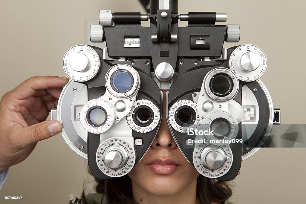 Augenoptiker diopter mit Frau und Arzt-hand - Lizenzfrei Messinstrument Stock-Foto