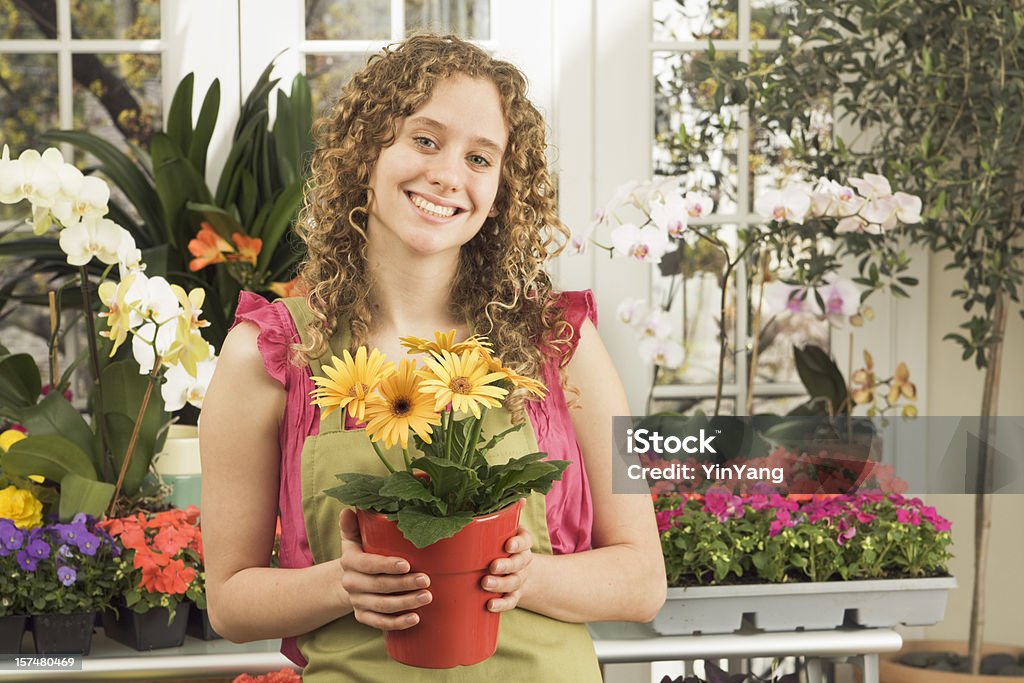 Pequenas empresas-Jovem mulher Florista, trabalhador, dono de Loja de Flores - Royalty-free 20-29 Anos Foto de stock