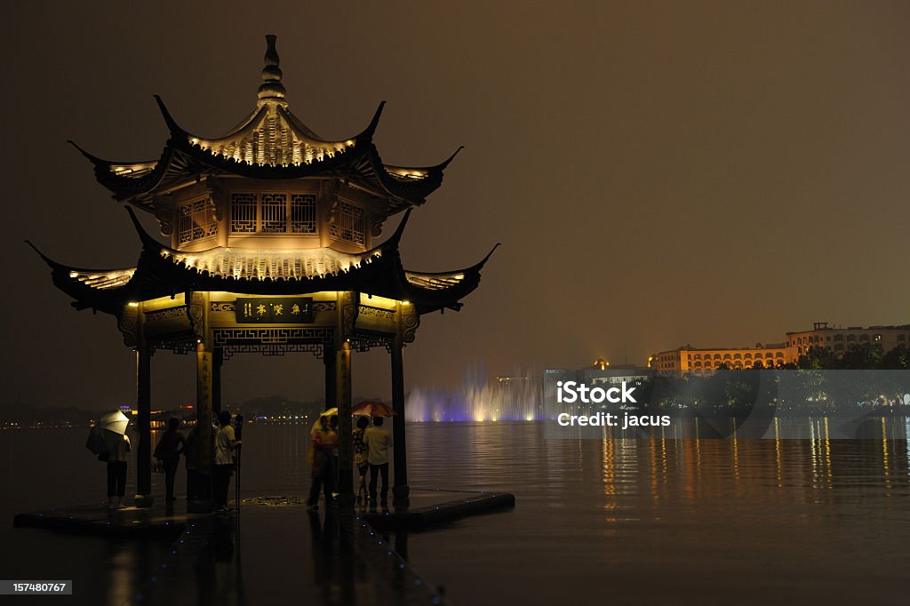 Hangzhou di notte - Foto stock royalty-free di Acqua