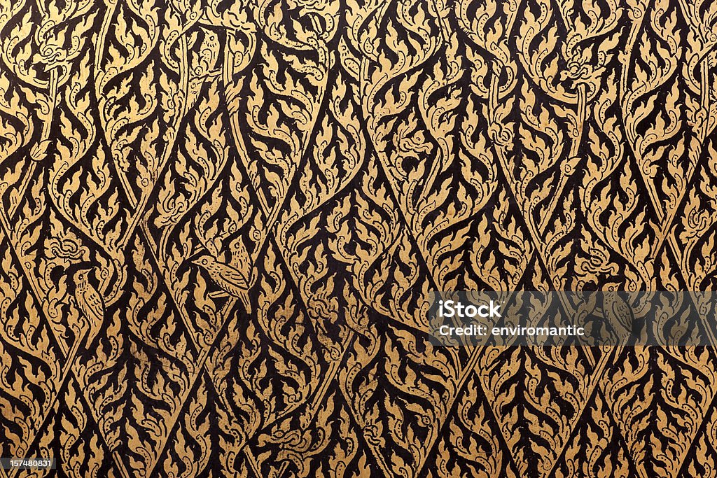 Thai decorativo gilt fenol- de diamantes em um armário antigo. - Royalty-free Tailândia Foto de stock