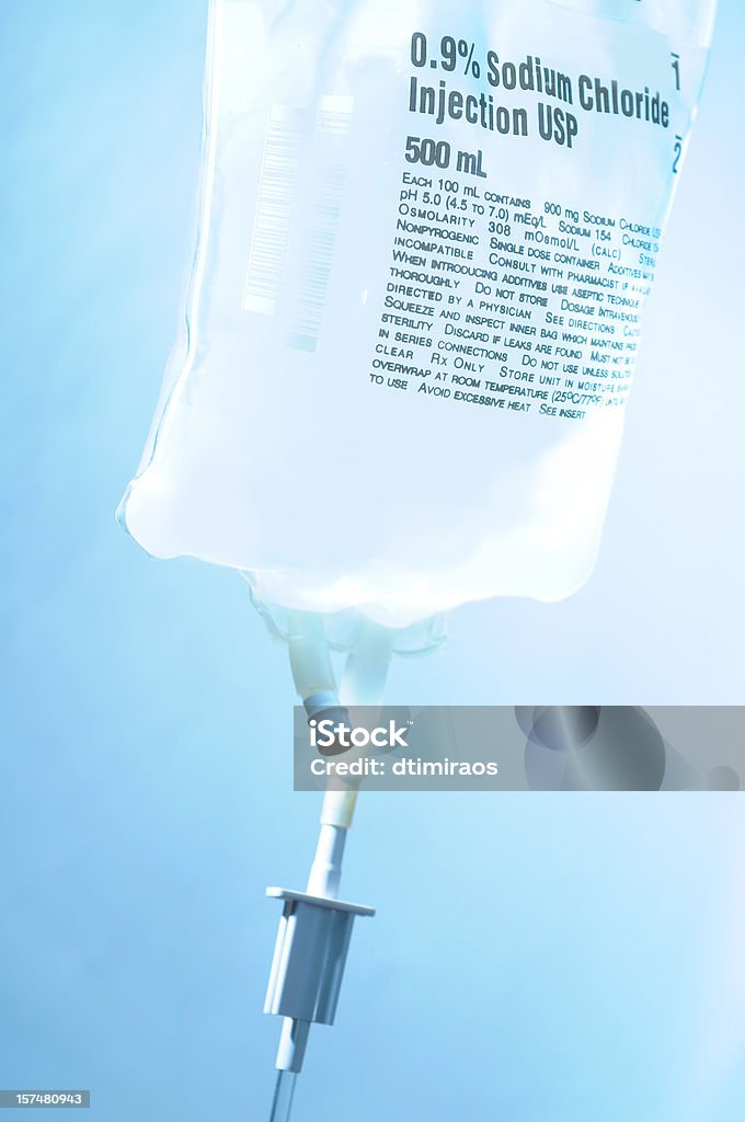 Intravenous IV sac perforé de chlorure de sodium Bol alimentaire - Photo de Perfusion intraveineuse libre de droits