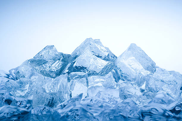 montagna di ghiaccio - ghiacciato foto e immagini stock
