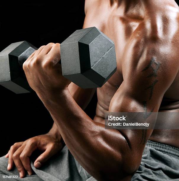 Macho Fitness Foto de stock y más banco de imágenes de Adulto - Adulto, Afrodescendiente, Color - Tipo de imagen