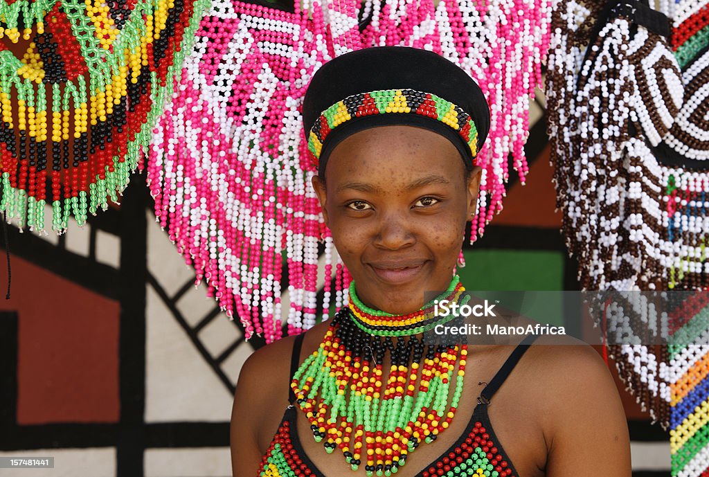 Tribal Zulu mujer - Foto de stock de Zulú libre de derechos