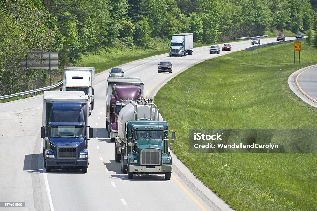 Ocupado tráfego na estrada rodovia - Royalty-free Ao Ar Livre Foto de stock