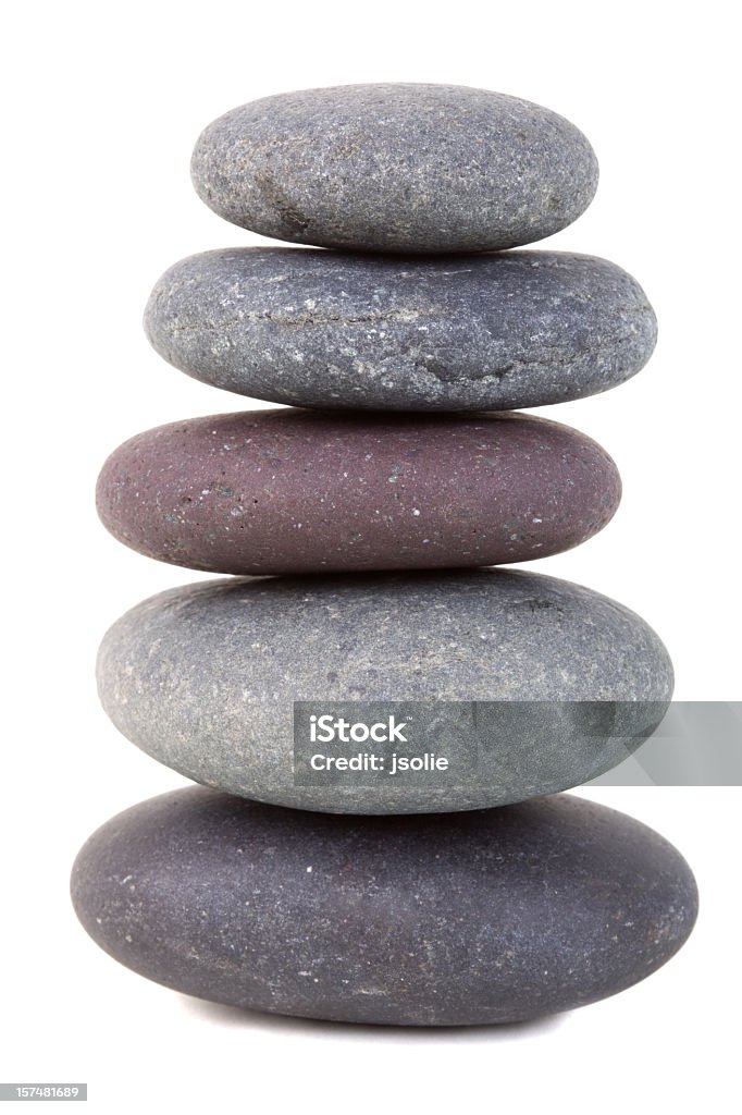 Pila di pietre, isolato su bianco, liscio - Foto stock royalty-free di Arrangiare