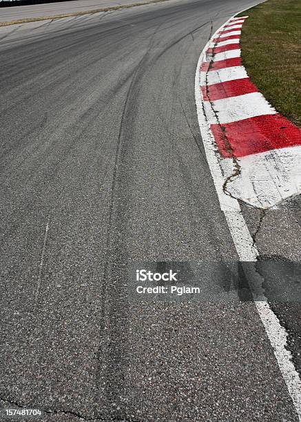 Foto de Canto Em Uma Pista De Corrida De Carro e mais fotos de stock de Borracha - Material - Borracha - Material, Competição, Corrida esportiva