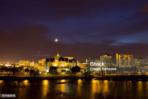 Foto de Horizonte De Saskatoon e mais fotos de stock de Saskatoon - Saskatoon, Noite, Saskatchewan