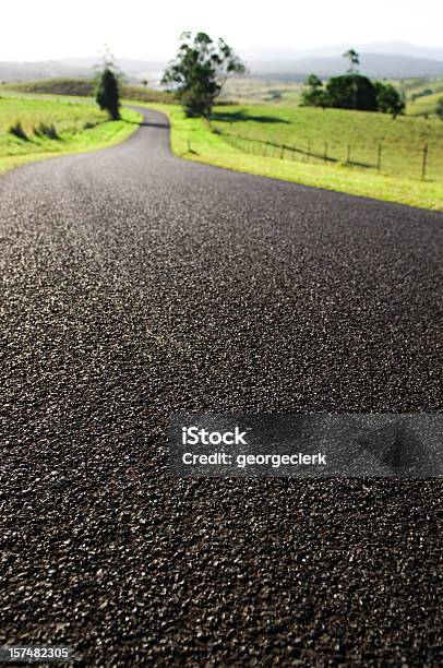 Strada Tortuosa Avanti - Fotografie stock e altre immagini di Sentiero di campagna - Sentiero di campagna, Serpentino, Ambiente