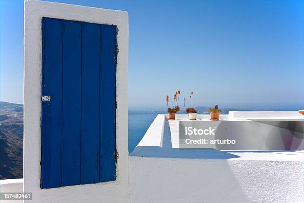 Porta Azul Para Nada - Fotografias de stock e mais imagens de Escadaria - Escadaria, Grécia, Porta