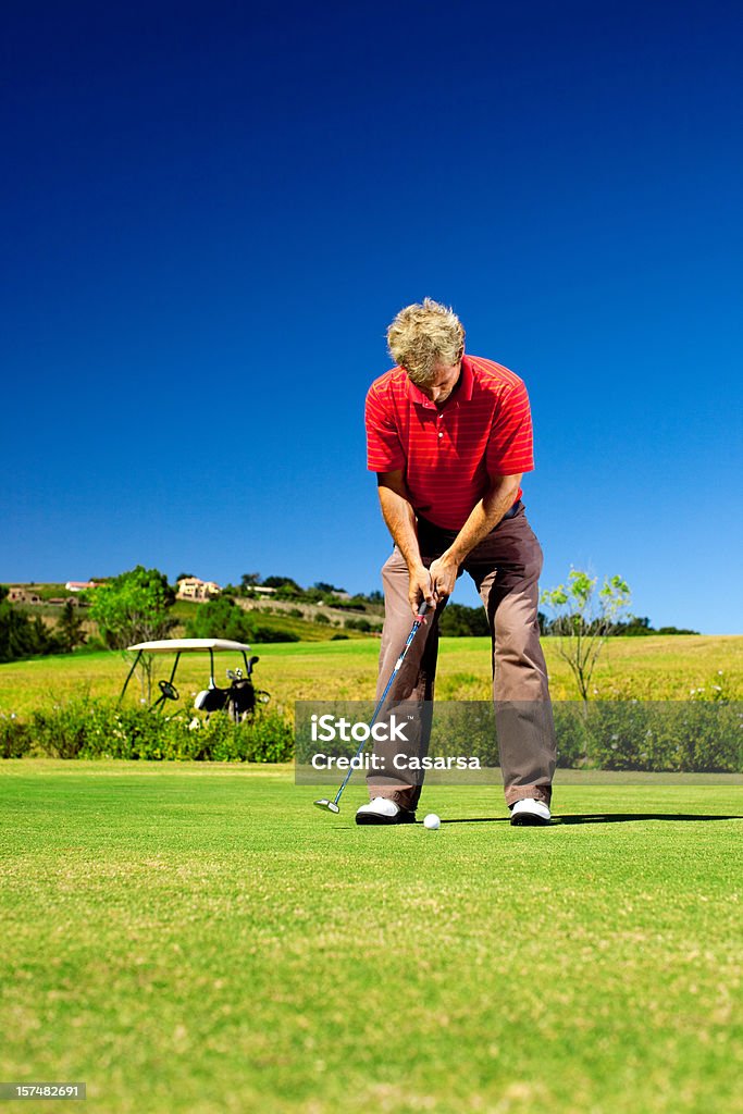 Golfista en green de putting - Foto de stock de 20-24 años libre de derechos
