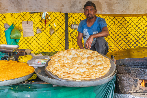 Rainawari, Srinagar, Jammu and Kashmir, India. October 28, 2022. Man selling freshly fried bread in Srinagar.