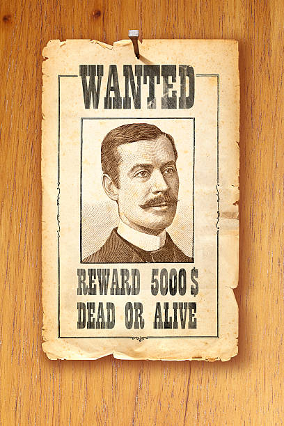 marrón antiguo quería póster fijo con uñas sobre fondo de madera - wanted poster fotografías e imágenes de stock