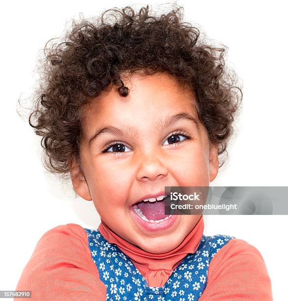 Feliz Sonriendo Niño Sobre Fondo Blanco Foto de stock y más banco de imágenes de 2-3 años - 2-3 años, Alegre, Boca abierta