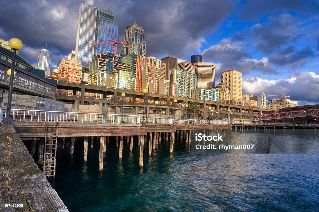 Panorama urbain de Seattle depuis le front de mer - Photo de Smith Tower libre de droits