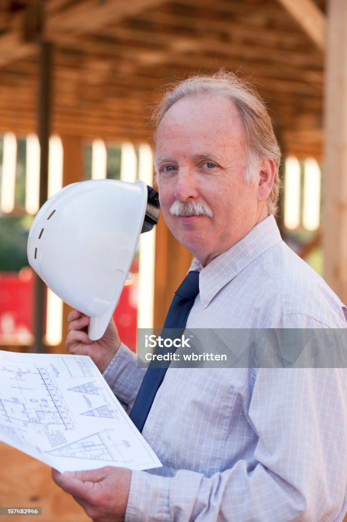 Mann arbeitet auf Baustelle (XXL - Lizenzfrei Arbeiten Stock-Foto