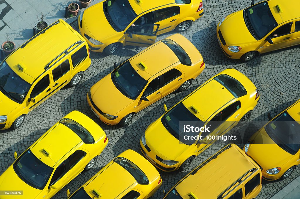 Taxi giallo auto - Foto stock royalty-free di Ambientazione esterna
