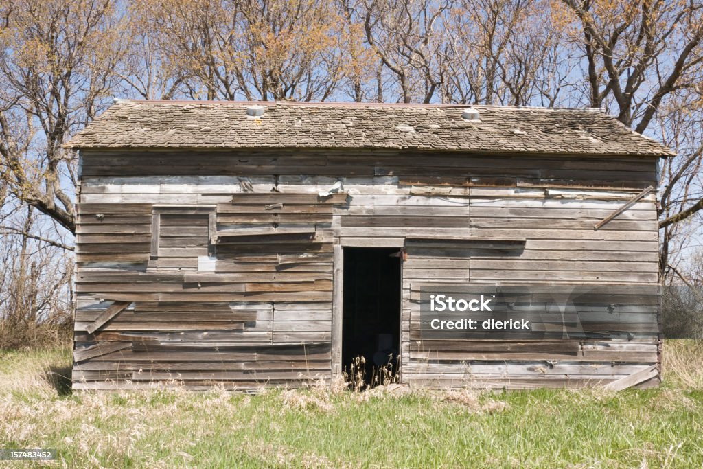 Abandonado shed em estado de ruína - Foto de stock de Aberto royalty-free