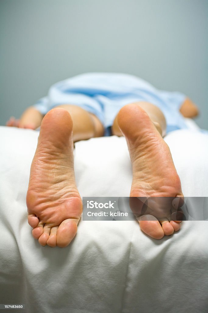 piedi - Foto stock royalty-free di Composizione verticale