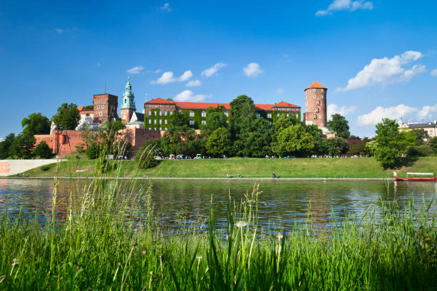 クラクフのヴァヴェル城 - krakow people poland church ストックフォトと画像