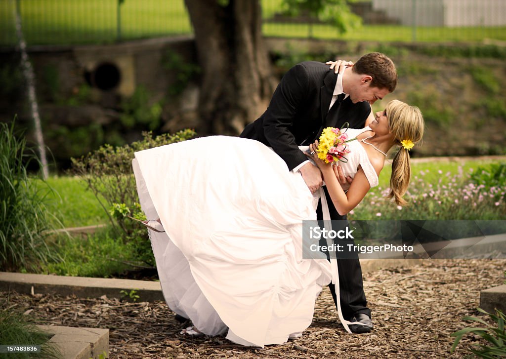 Melhor Noiva e Noivo feliz Vestido de Noiva Dança - Royalty-free Casamento Foto de stock