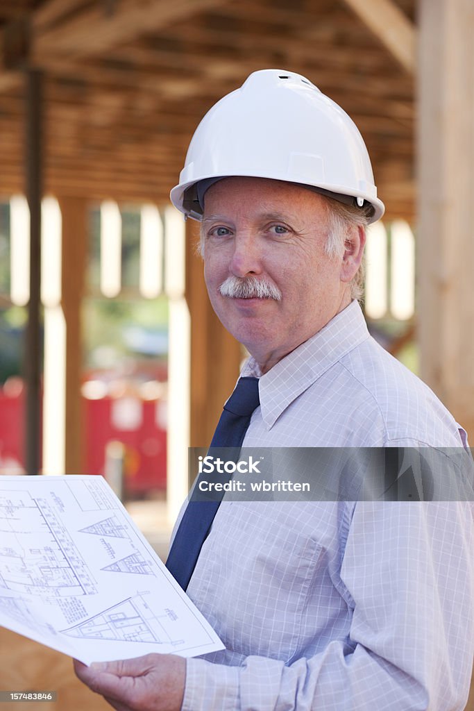 Mann arbeitet auf Baustelle (XXL - Lizenzfrei Baustelle Stock-Foto