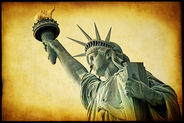 istock Grunge Statue of Liberty 157483880