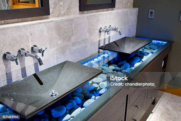 モダンなアジア風のダブルシンクのバスルーム - お手洗いのストックフォトや画像を多数ご用意 - お手洗い, 現代的, 石