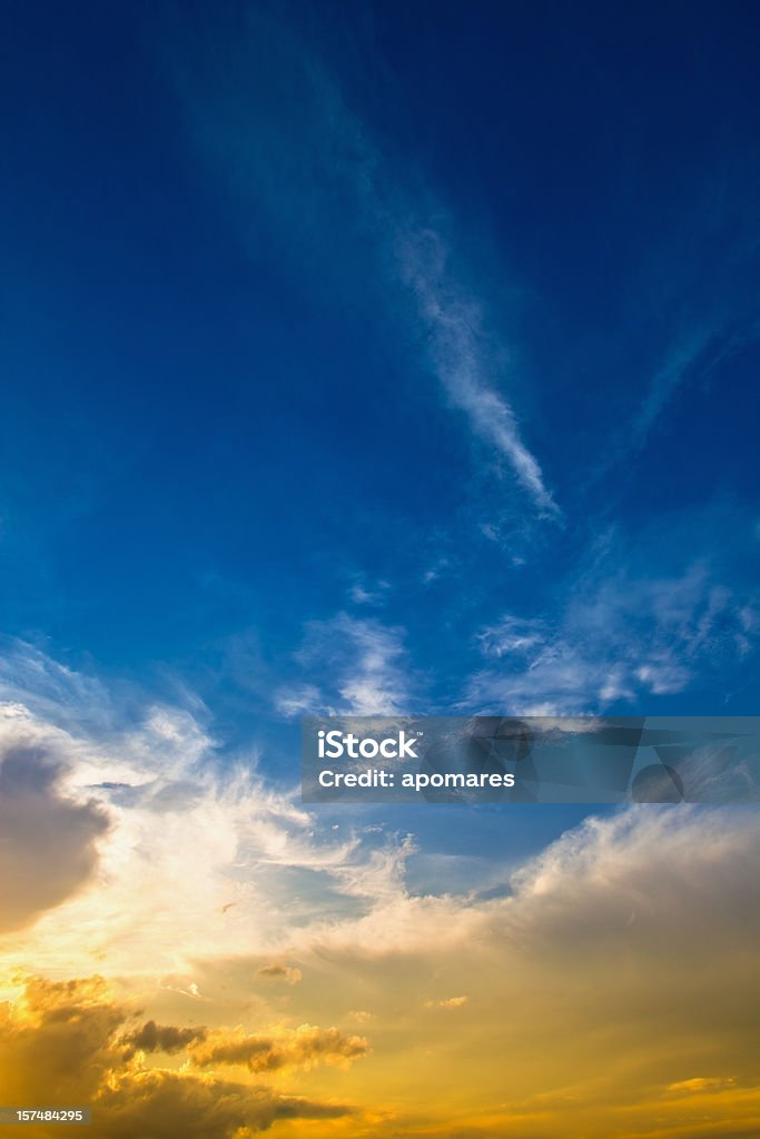 Утро Облачный пейзаж-Выразительное небо - Стоковые фото Величественный роялти-фри