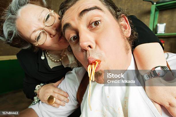 Madre Love Foto de stock y más banco de imágenes de Italia - Italia, Madre, Comer