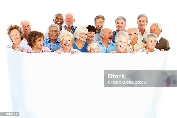 Owinięty Osób Starszych W Duży White Paper - zdjęcia stockowe i więcej obrazów 60-69 lat - 60-69 lat, 65-69 lat, 70-79 lat