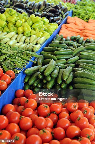 Mercado De Produtos Agrícolas - Fotografias de stock e mais imagens de Cenoura - Cenoura, Colorido, Comida