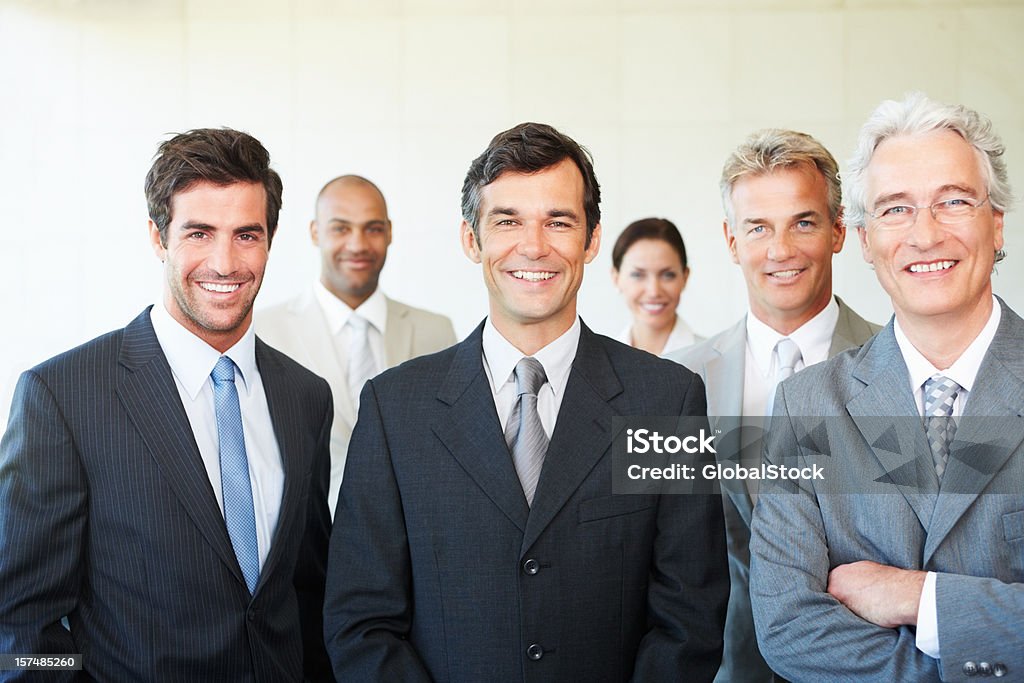 Feliz colegas de negocios de pie juntos - Foto de stock de Adulto maduro libre de derechos