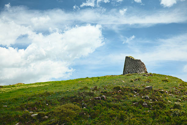 старинный nuraghe на сардинии - nuragic стоковые фото и изображения