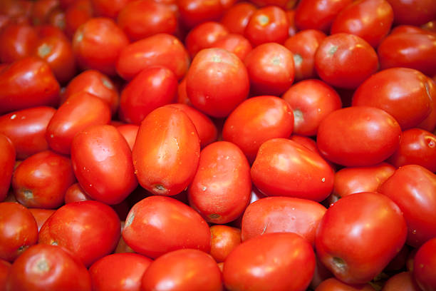 roma pomodori - plum tomato immagine foto e immagini stock