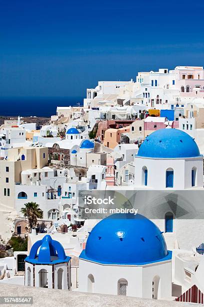 Foto de Santorini Famosas Igrejas e mais fotos de stock de Arquitetura - Arquitetura, Azul, Beleza