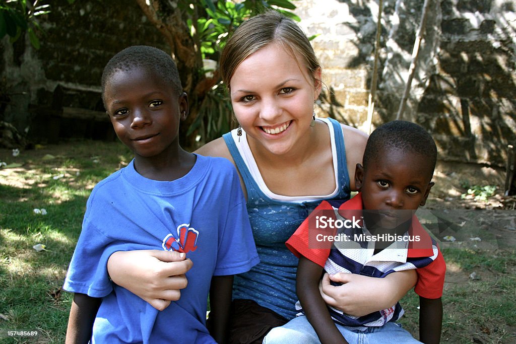 American Teen mit afrikanischer Kinder - Lizenzfrei Afrika Stock-Foto