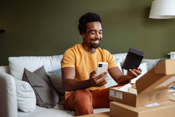 istock Seamless Online Shopping 1574936973