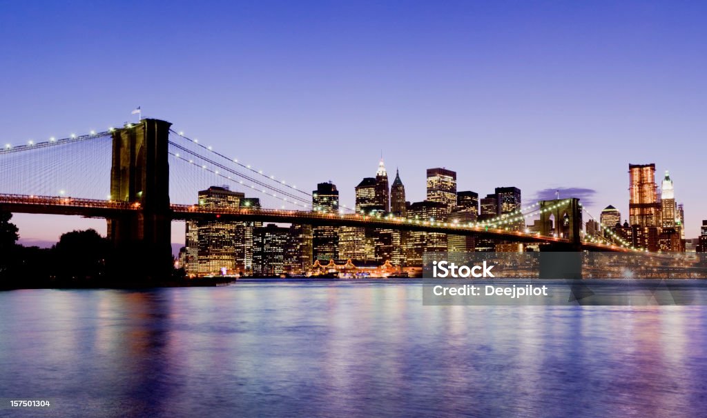 Ponte de Brooklyn e baixa Manhattan Skyline Cidade de Nova Iorque, EUA - Royalty-free Anoitecer Foto de stock