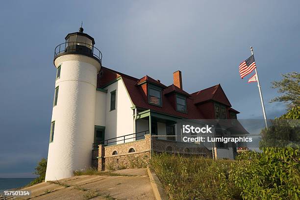 Photo libre de droit de Phare De Point Betsie Van Der Meer banque d'images et plus d'images libres de droit de Drapeau - Drapeau, Garde-côtes, Amérique du Nord