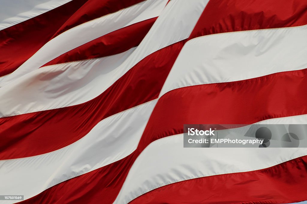 Primo piano in rosso e bianco a strisce della bandiera americana - Foto stock royalty-free di Rosso