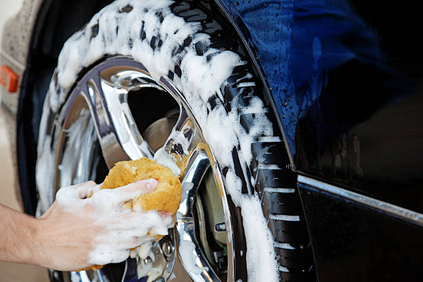 차량 타이어 씻다 - car cleaning 뉴스 사진 이미지