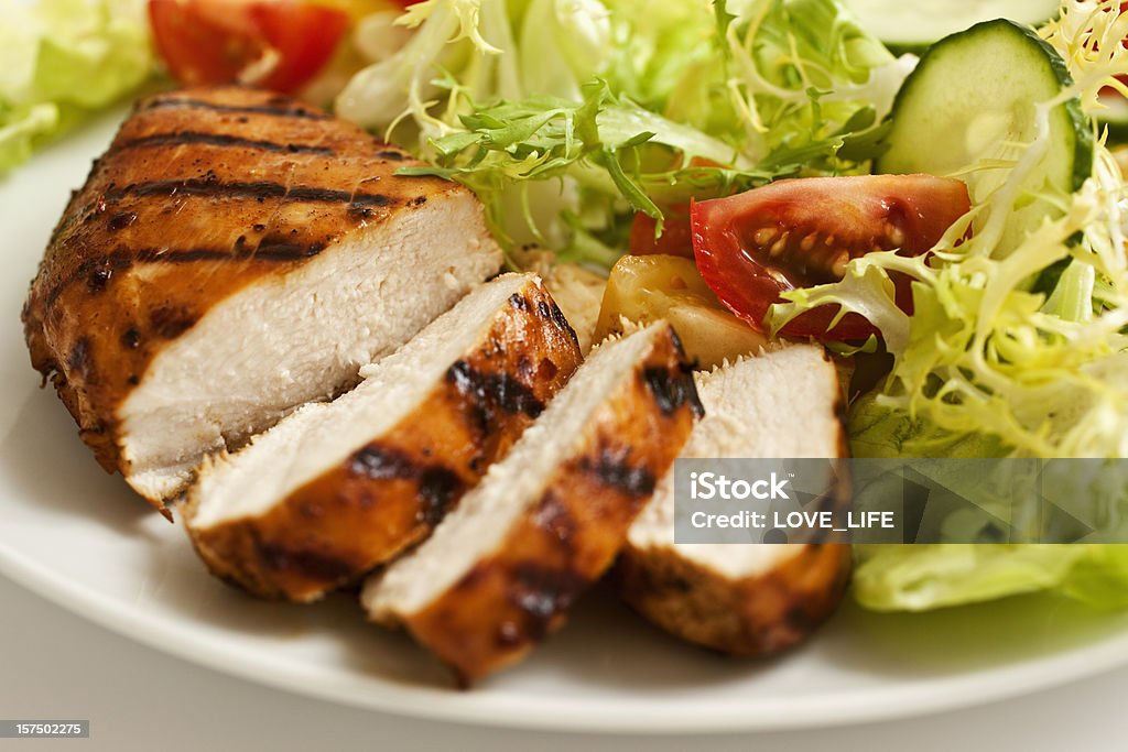 Frango grelhado e Salada. - Royalty-free Peito de Frango Foto de stock